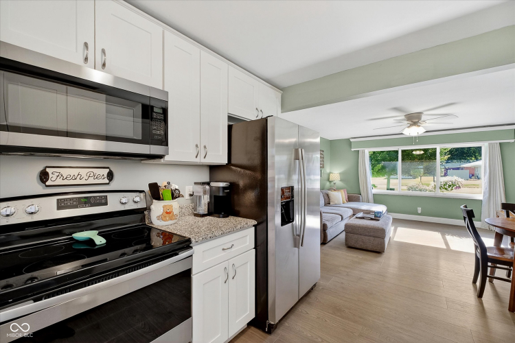Listing Image 11