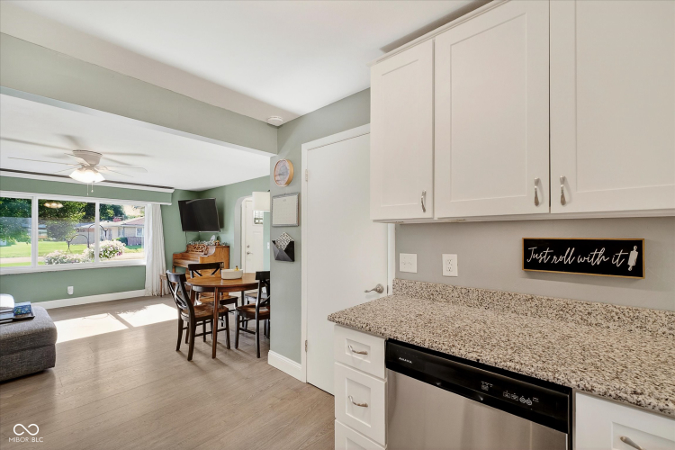 Listing Image 12