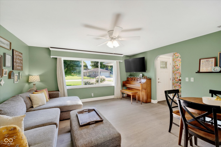 Listing Image 6
