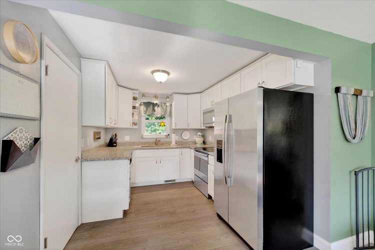 Listing Image 7