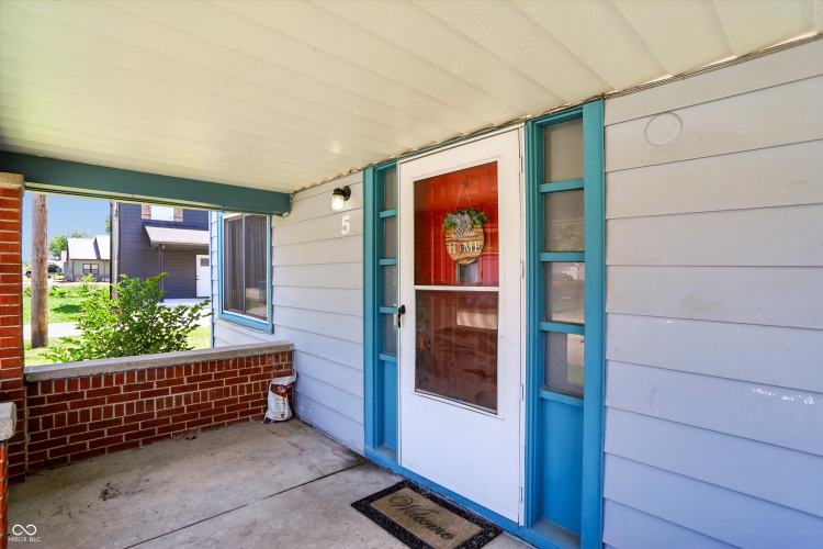Listing Image 4