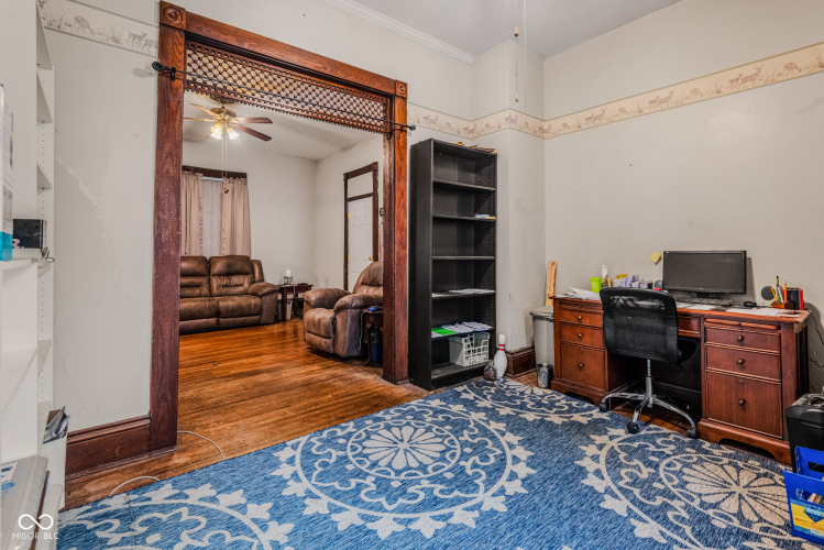Listing Image 12