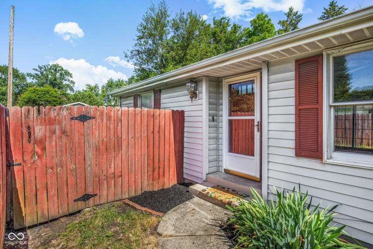 Listing Image 11