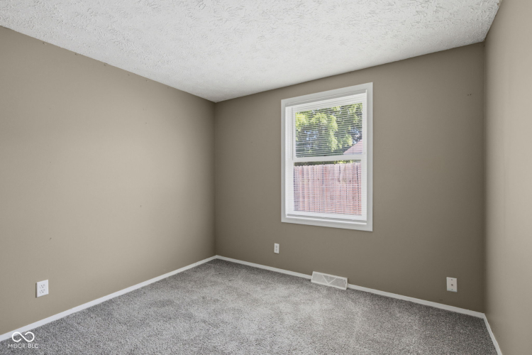 Listing Image 28