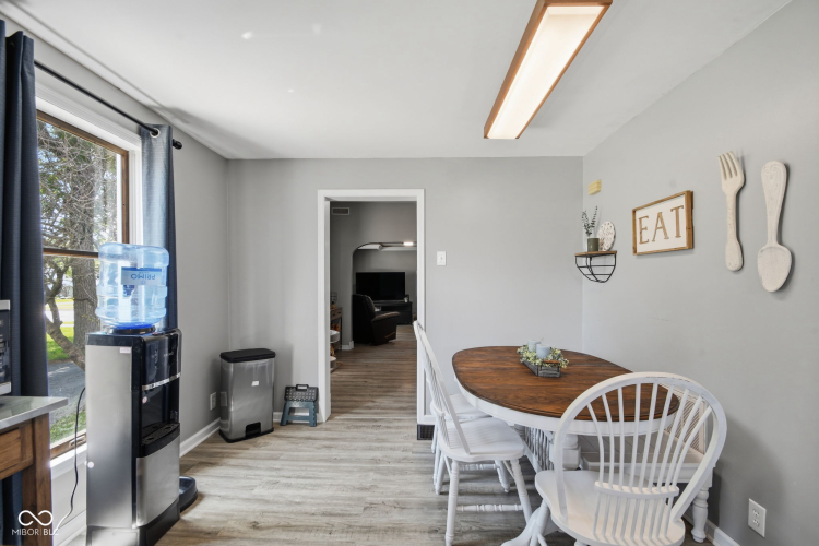 Listing Image 11