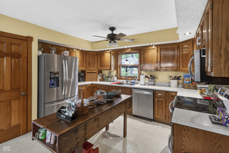 Listing Image 6