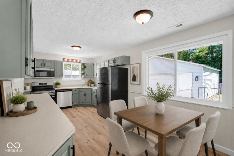 Listing Image 12