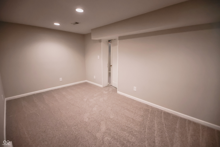Listing Image 104