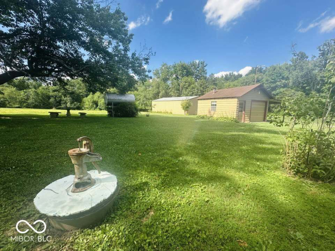 Listing Image 4