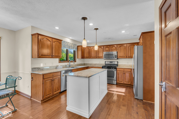 Listing Image 18
