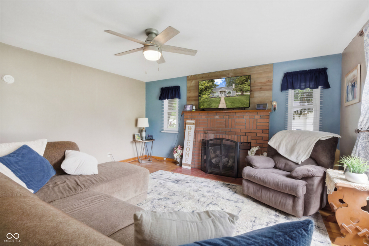 Listing Image 7