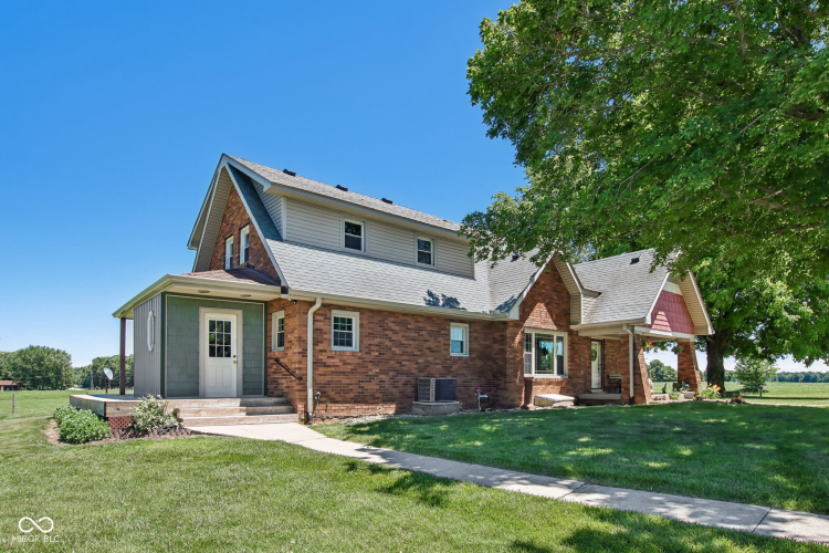 Listing Image 4