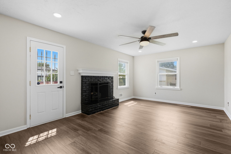 Listing Image 17