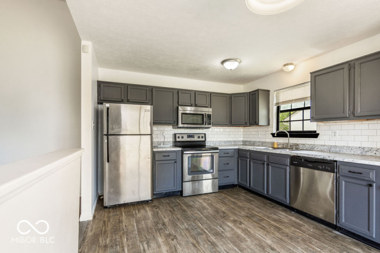 Listing Image 11