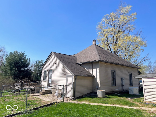 Listing Image 4