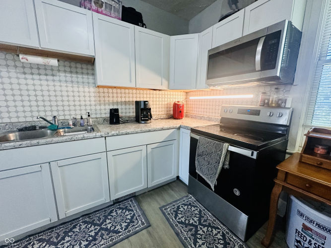 Listing Image 12