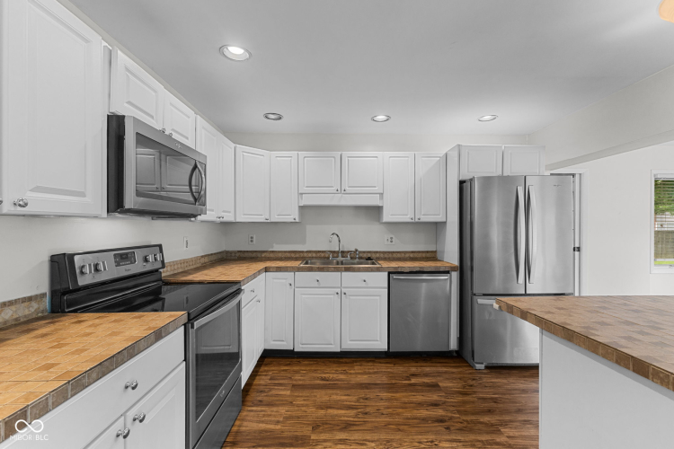 Listing Image 9