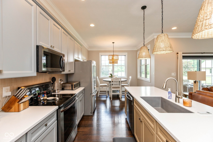 Listing Image 11