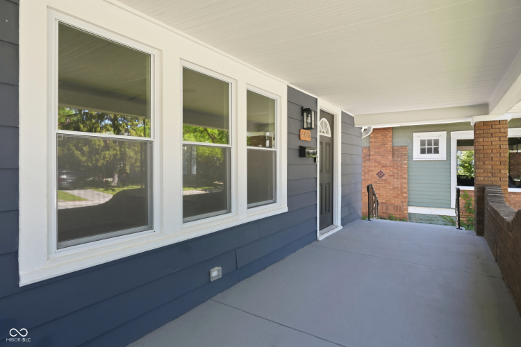 Listing Image 3