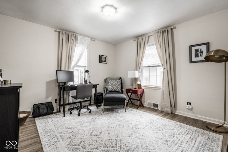 Listing Image 16