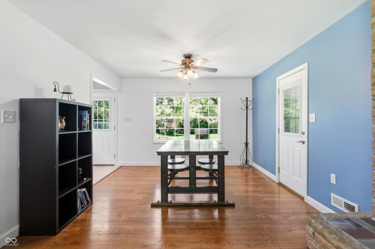 Listing Image 11