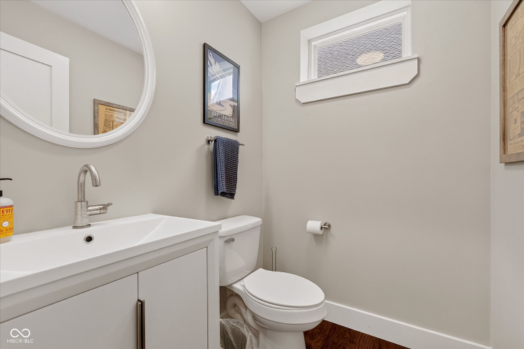Listing Image 12