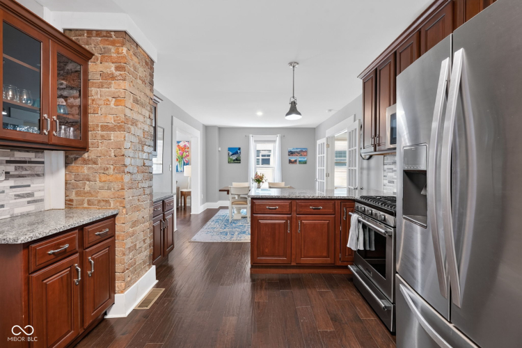 Listing Image 9