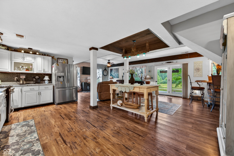 Listing Image 19