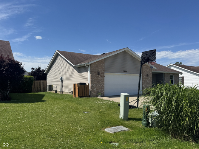 Listing Image 3