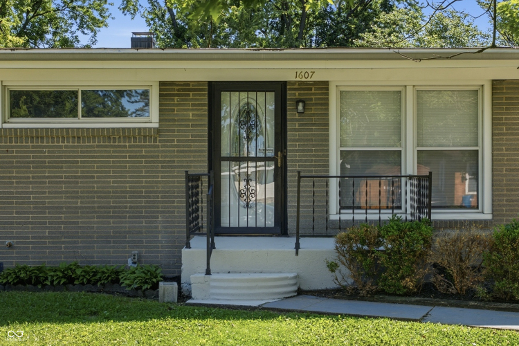 Listing Image 3