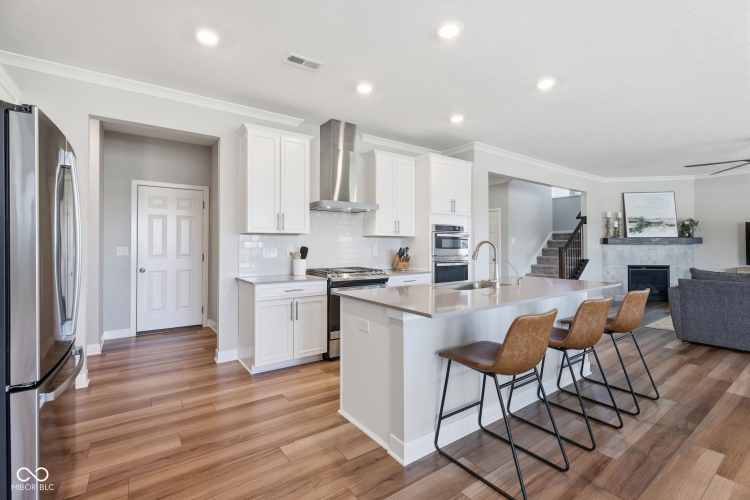 Listing Image 12