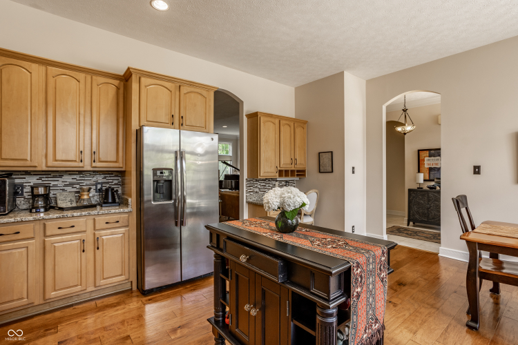 Listing Image 12
