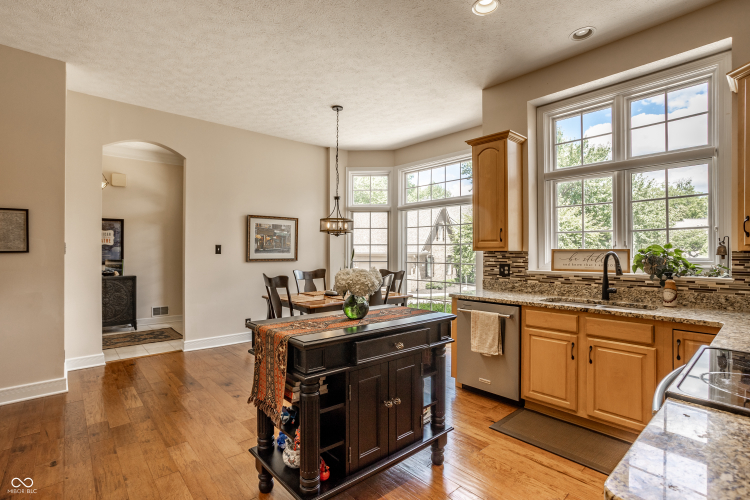 Listing Image 13