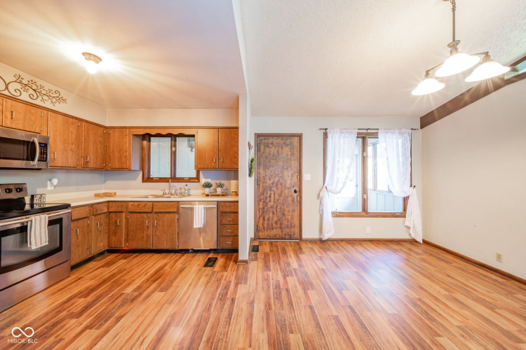 Listing Image 5