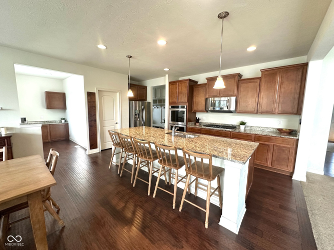 Listing Image 14