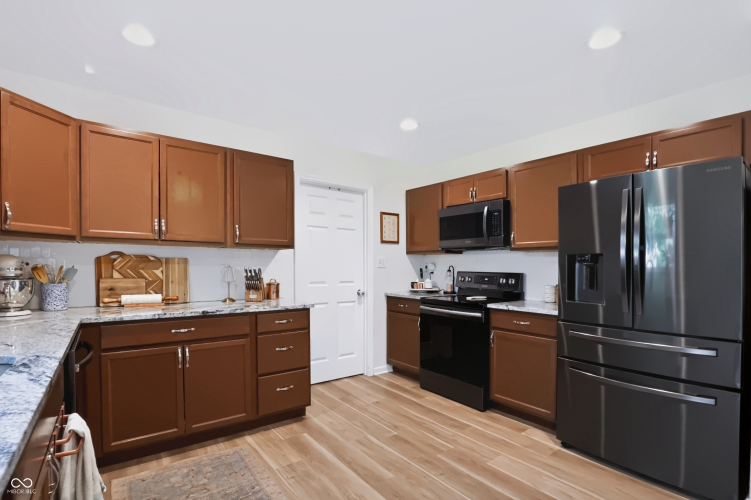 Listing Image 14