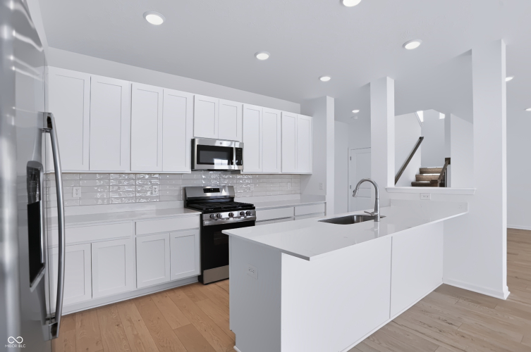 Listing Image 9