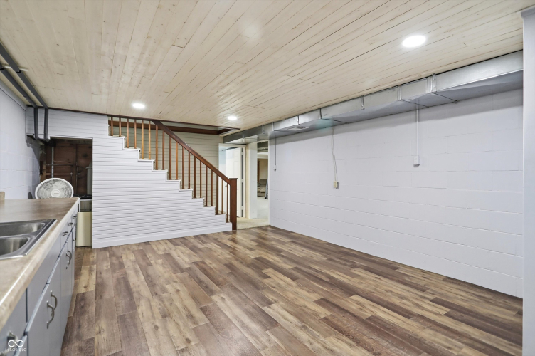 Listing Image 50