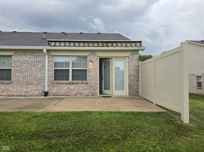 Listing Image 4