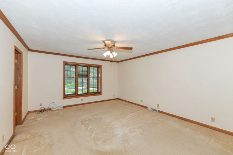 Listing Image 28