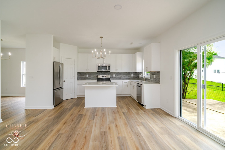 Listing Image 11
