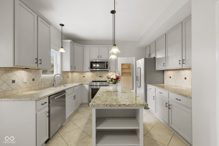 Listing Image 11