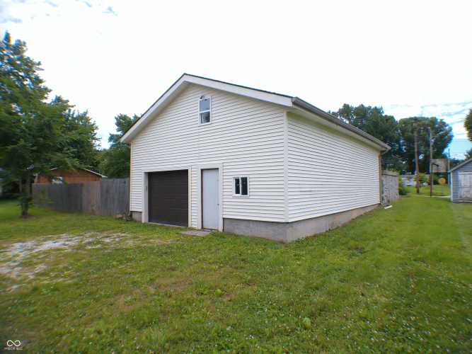 Listing Image 6