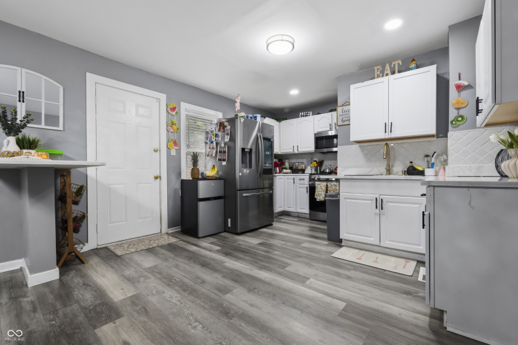 Listing Image 10