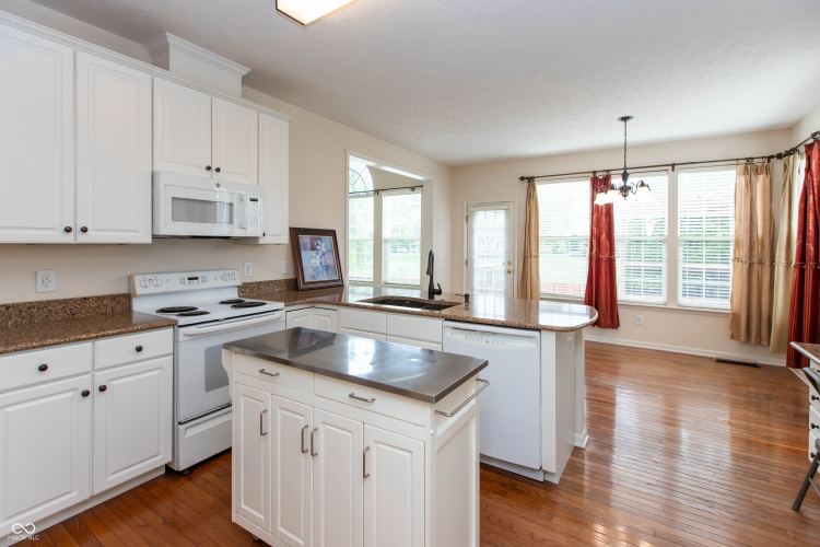 Listing Image 12