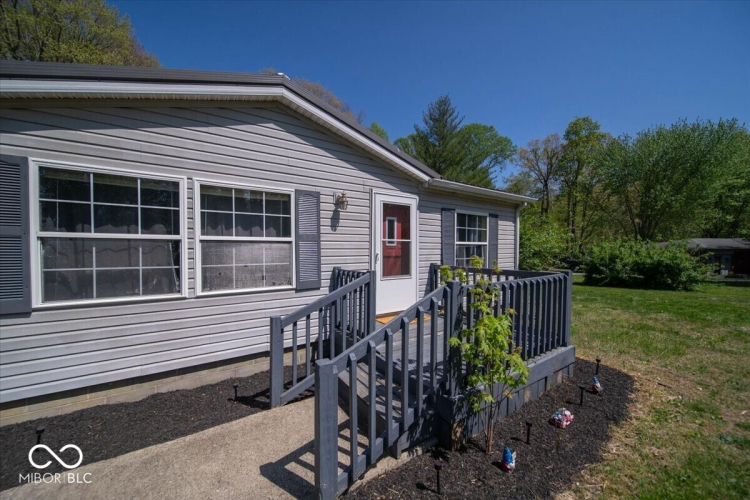 Listing Image 4