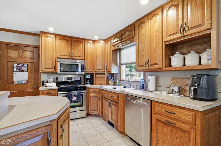 Listing Image 12