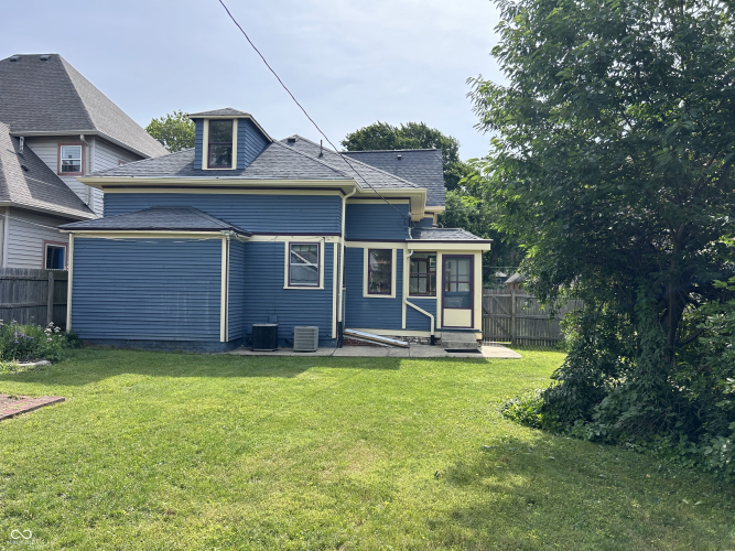Listing Image 4