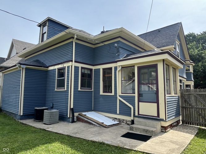 Listing Image 5