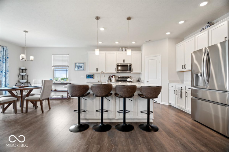 Listing Image 12